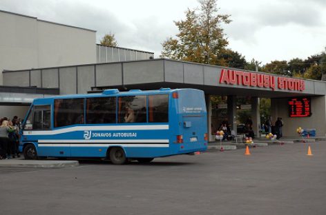 Mažėja tolimojo susisiekimo autobusų maršrutų reisų iš Jonavos