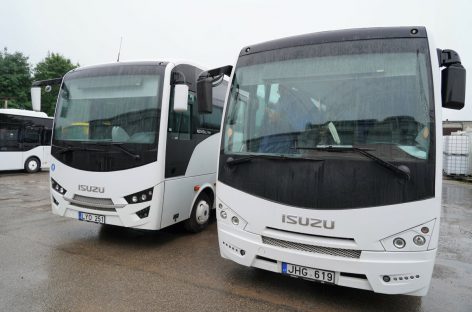 Siūlo pigesnes keliones autobusais ir traukiniais ne tik studentams, bet ir moksleiviams