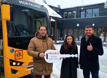 Vilniaus rajono Eitminiškių gimnazija įsigijo naują mokyklinį autobusą