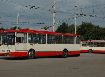 „Vilniaus viešasis transportas“ skelbia aukcioną – bus galima įsigyti legendinius „Škoda 14 Tr“ troleibusus