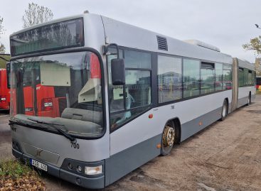 Prieš 20 metų sostinėje pristatyti žemagrindžiai „Volvo 7700“