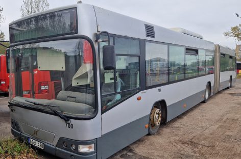 Prieš 20 metų sostinėje pristatyti žemagrindžiai „Volvo 7700“