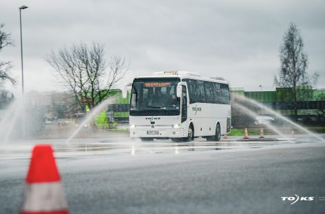 TOKS vairuotojai tobulino vairavimo įgūdžius