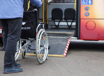 Panevėžio autobusų vairuotojai mokėsi, kaip padėti keleiviams su individualiais poreikiais