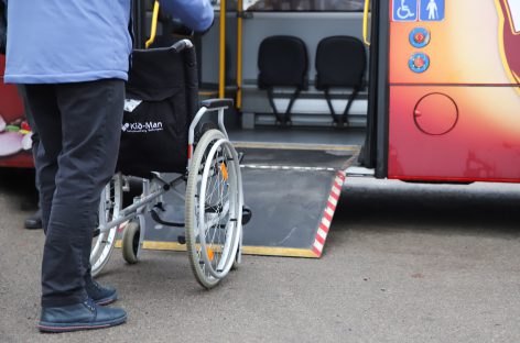 Panevėžio autobusų vairuotojai mokėsi, kaip padėti keleiviams su individualiais poreikiais