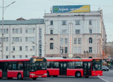 Charkivo gatvėse rieda Kauno padovanoti autobusai: nuo reguliarių iki greitojo reagavimo maršrutų