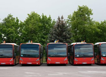 Charkivui perduodama nauja humanitarinė siunta iš Kauno – į Ukrainą iškeliauja 5 autobusai