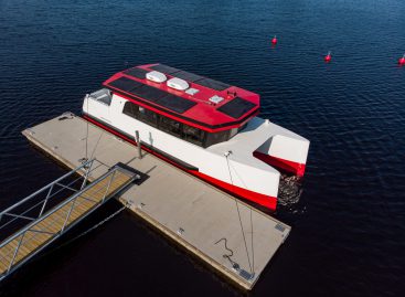 Keleivinis vandens transportas Vilniuje: elektriniai laivai jau testuojami Rygoje