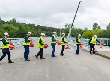 Ariogaloje anksčiau nei planuota atidarytas eismas tiltu per Dubysą
