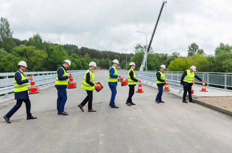 Ariogaloje anksčiau nei planuota atidarytas eismas tiltu per Dubysą