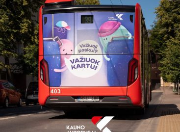 Reklama ant Kauno autobusų kviečia – važiuok kartu