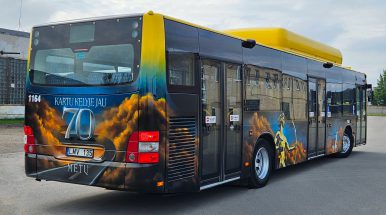 Menas ant ratų:  unikalus autobusas papuoštas Ikaru ir Šiaulių miesto simboliais
