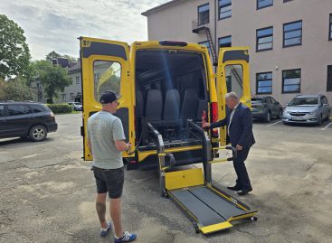 Anykščių rajono savivaldybės transporto parką papildė naujas elektrinis autobusas