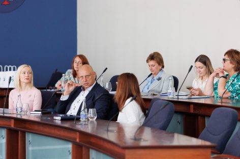 „Jonavos autobusų“ vadovai pristatė Utenos rajono savivaldybės atstovams taikomą mokinių pavėžėjimo modelį