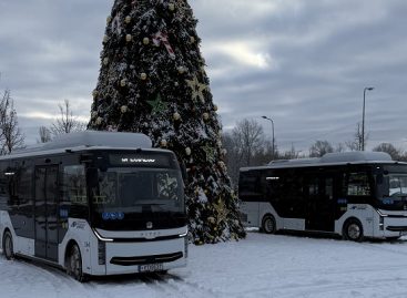 Naujosios Akmenės autobusų parke – du nauji elektriniai autobusai