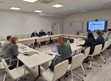 Susitikime SADM – profesinių sąjungų nuomonė dėl galimybės dvi dienas gauti nedarbingumo išmokas nesikreipus į medikus