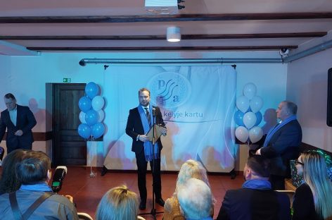 Ministras Juras Taminskas skeptiškai vertina „Senjorų lipdukus“, sako, kad vyresni vairuotojai – patyrę