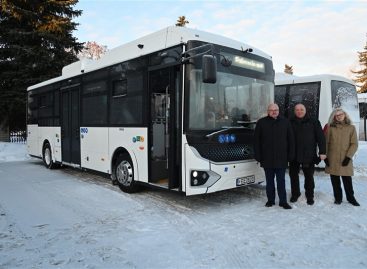 UAB „Pakruojo autotransportas“ autobusų parką papildė naujas elektrinis autobusas
