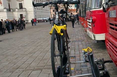 Pavasarį keliuose padaugėjo eismo dalyvių, kuriuos vairuotojai pastebi per vėlai