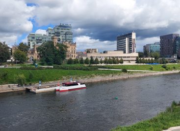 Prieš pat sezono startą pakrikštyti du nauji Vilniaus laivai: pirmąją dieną – gyventojai kviečiami plaukti nemokamai