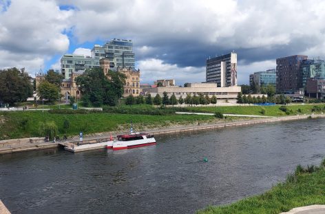 Keleivinė laivyba sostinėje: elektriniai laivai ruošiami nuleidimui į Nerį