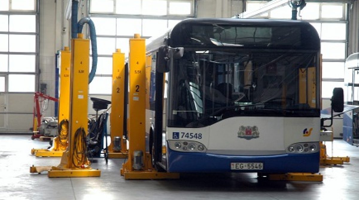 Šią vasarą Rygoje – daugiau naktinių autobusų
