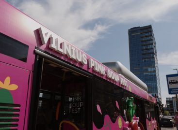 Vilniaus gatvėmis rieda šaltibarščių nuotaiką skleidžiantis autobusas
