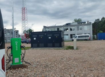 Elektromobilių Lietuvoje – rekordiškai daug: ko vairuotojai tikisi iš įkrovimo?