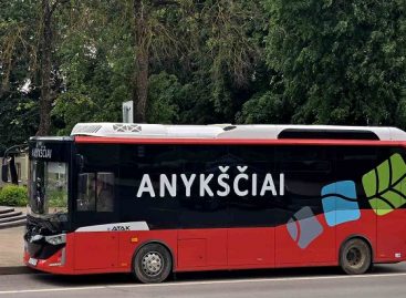 Anykščių viešasis transportas įgauna vientisą identitetą: logotipu pasipuoš dar šeši autobusai