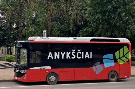 Anykščių viešasis transportas įgauna vientisą identitetą: logotipu pasipuoš dar šeši autobusai