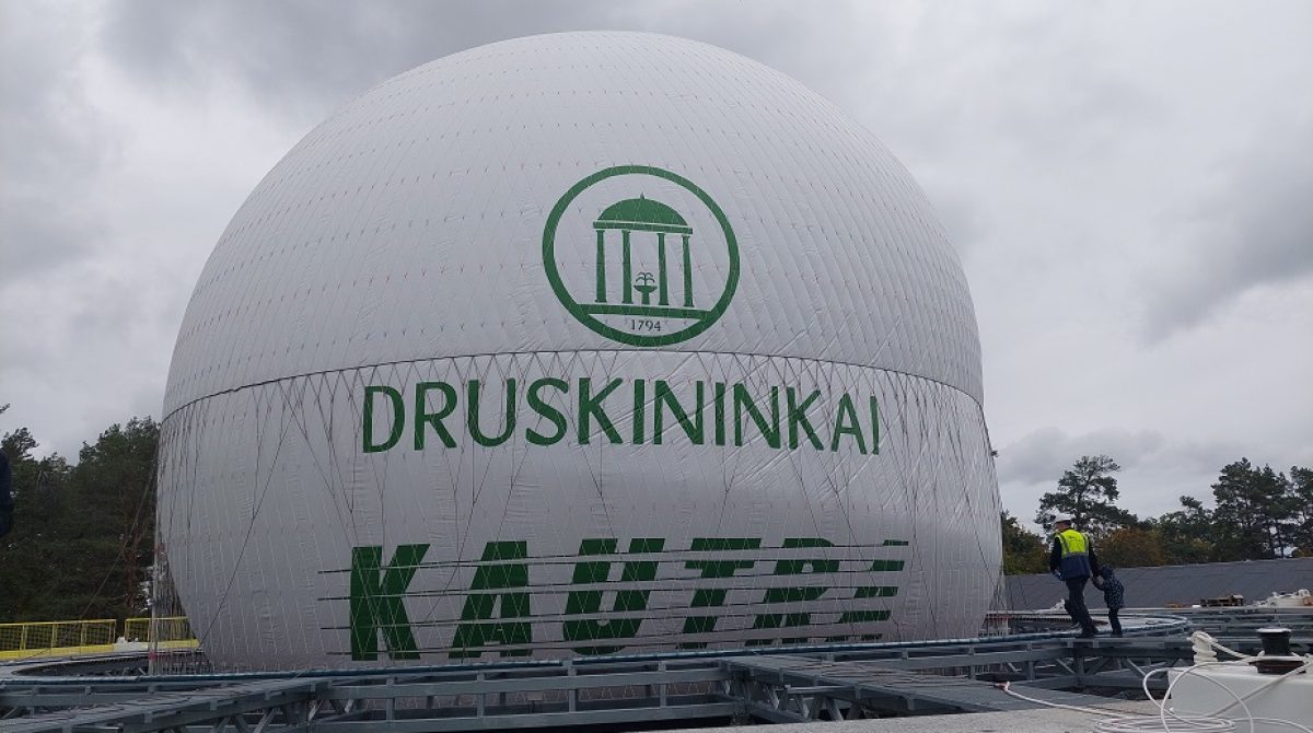 Įrenginėjamoje Druskininkų autobusų stotyje – į dangų pakilęs helio balionas