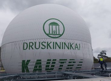 Įrenginėjamoje Druskininkų autobusų stotyje – į dangų kylantis helio balionas