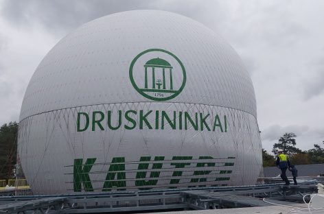 Įrenginėjamoje Druskininkų autobusų stotyje – į dangų kylantis helio balionas