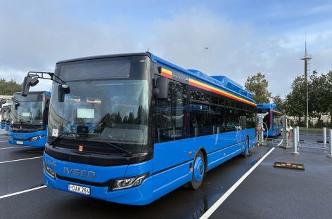 Klaipėdos viešojo transporto atnaujinimas: naujieji hibridiniai autobusai jau dirba miesto maršrutuose